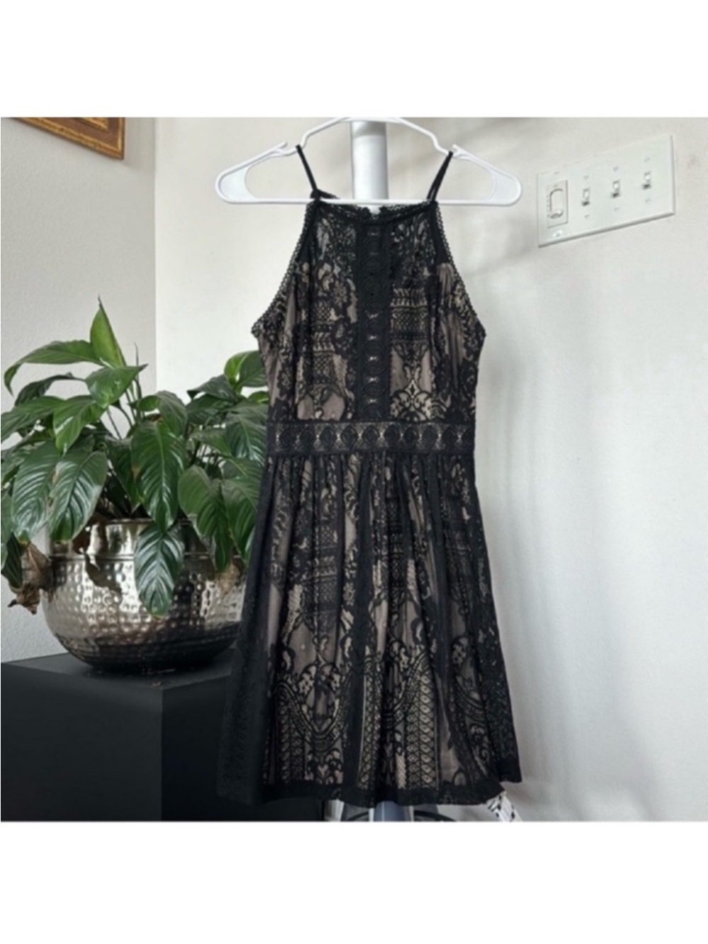 Francesca’s Bird Cage Black Lace Halter Mini Dress Sz XS Lined Fit & Flare